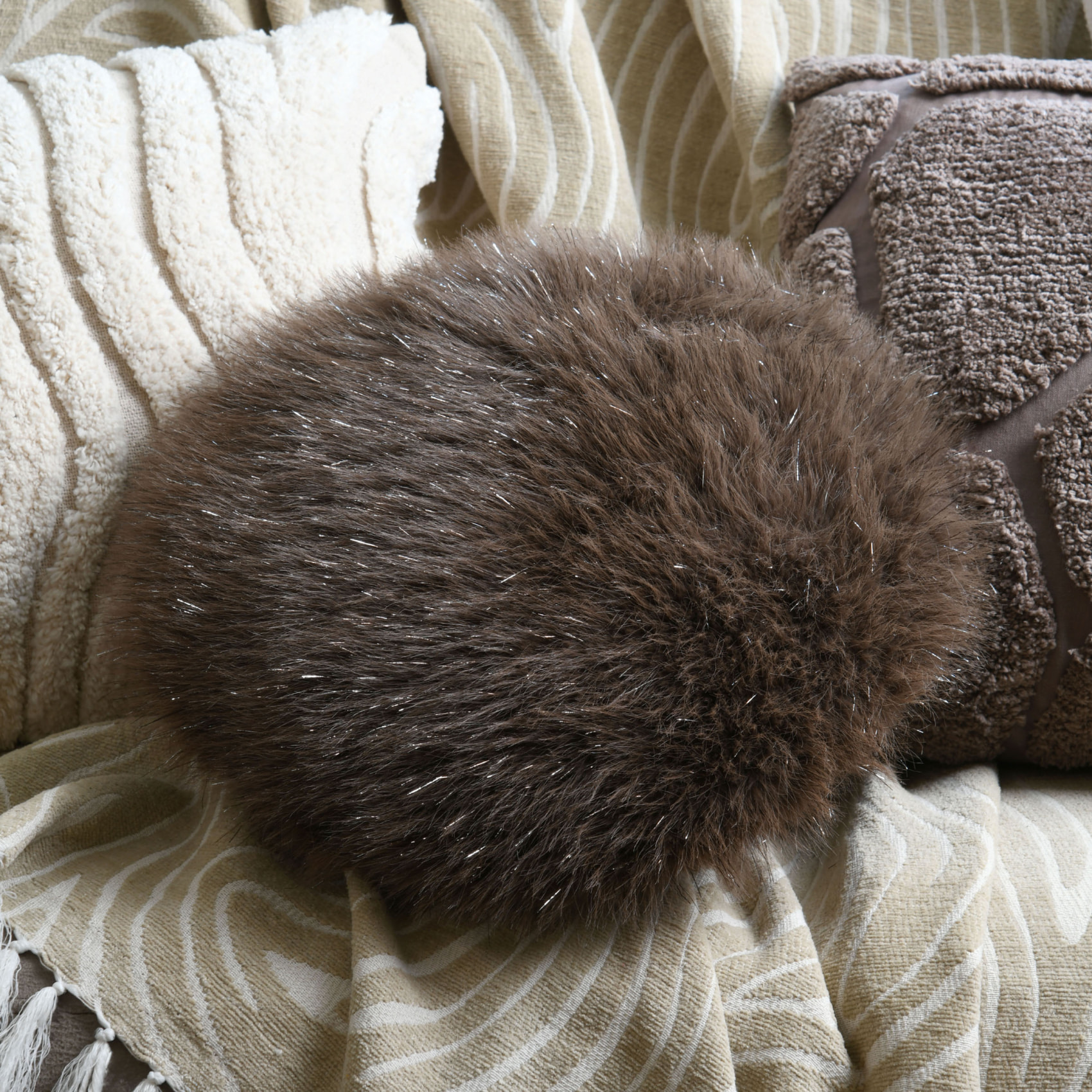 Coussin rond à poils longs - Marron Brun
