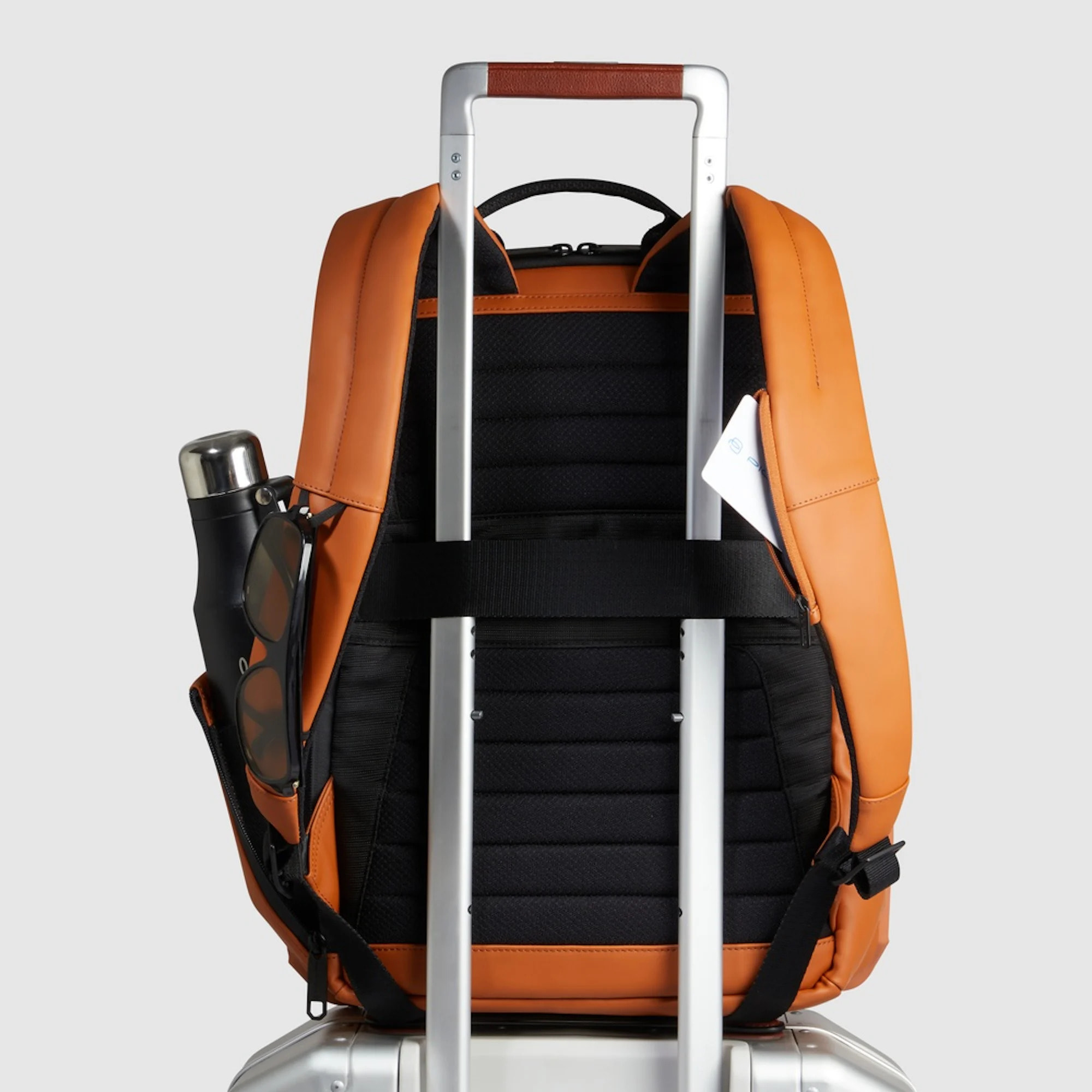 Piquadro Zaino per computer e iPad® con cinghia pettorale, porta bottiglia e RFID