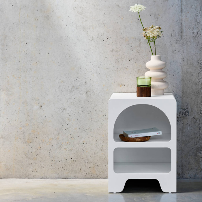 Table de chevet organique effet bois blanc. plusieurs niches 2 compartiments de rangement