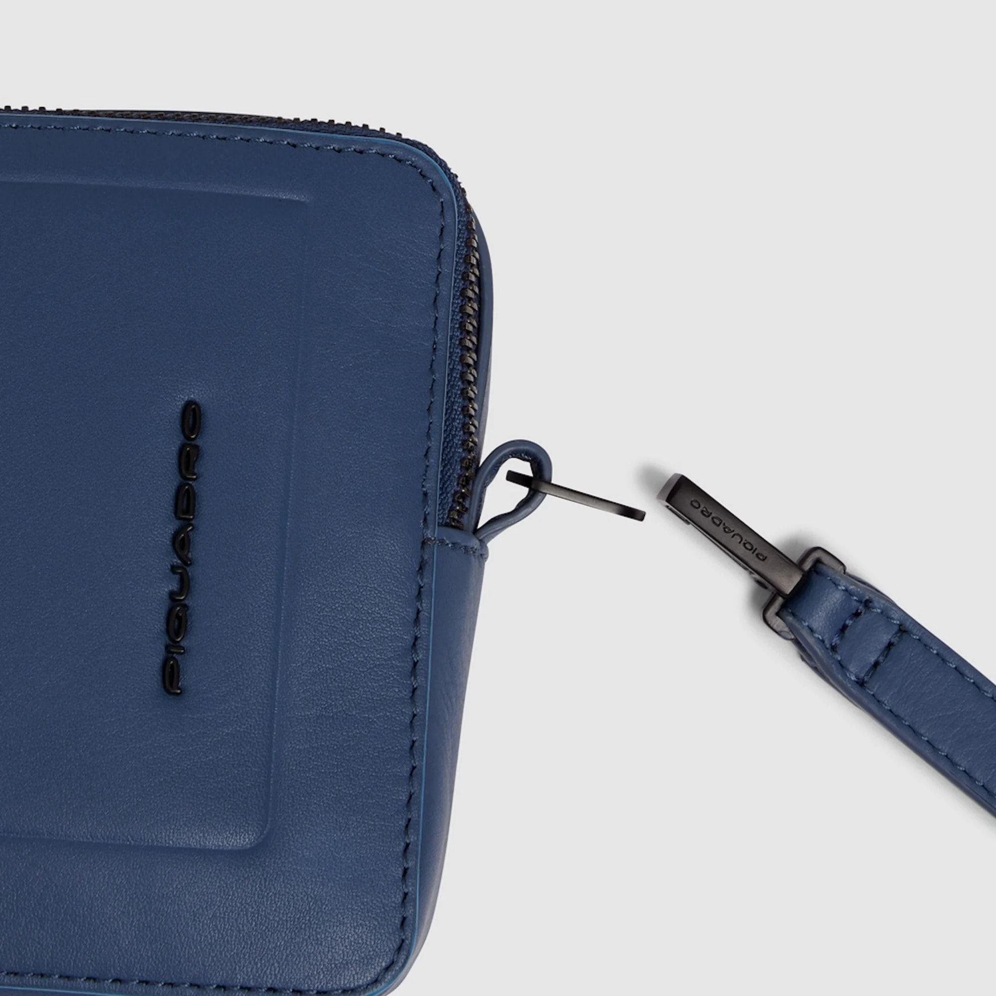 Piquadro Pochette in pelle a due scomparti con polsiera rimovibile