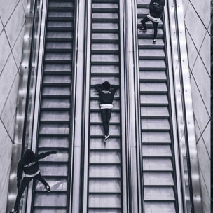 Affiche noir et blanc clic clac escalators Affiche sous cadre bois