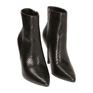 Botines negros estampado víbora, tacón 10,5 cm