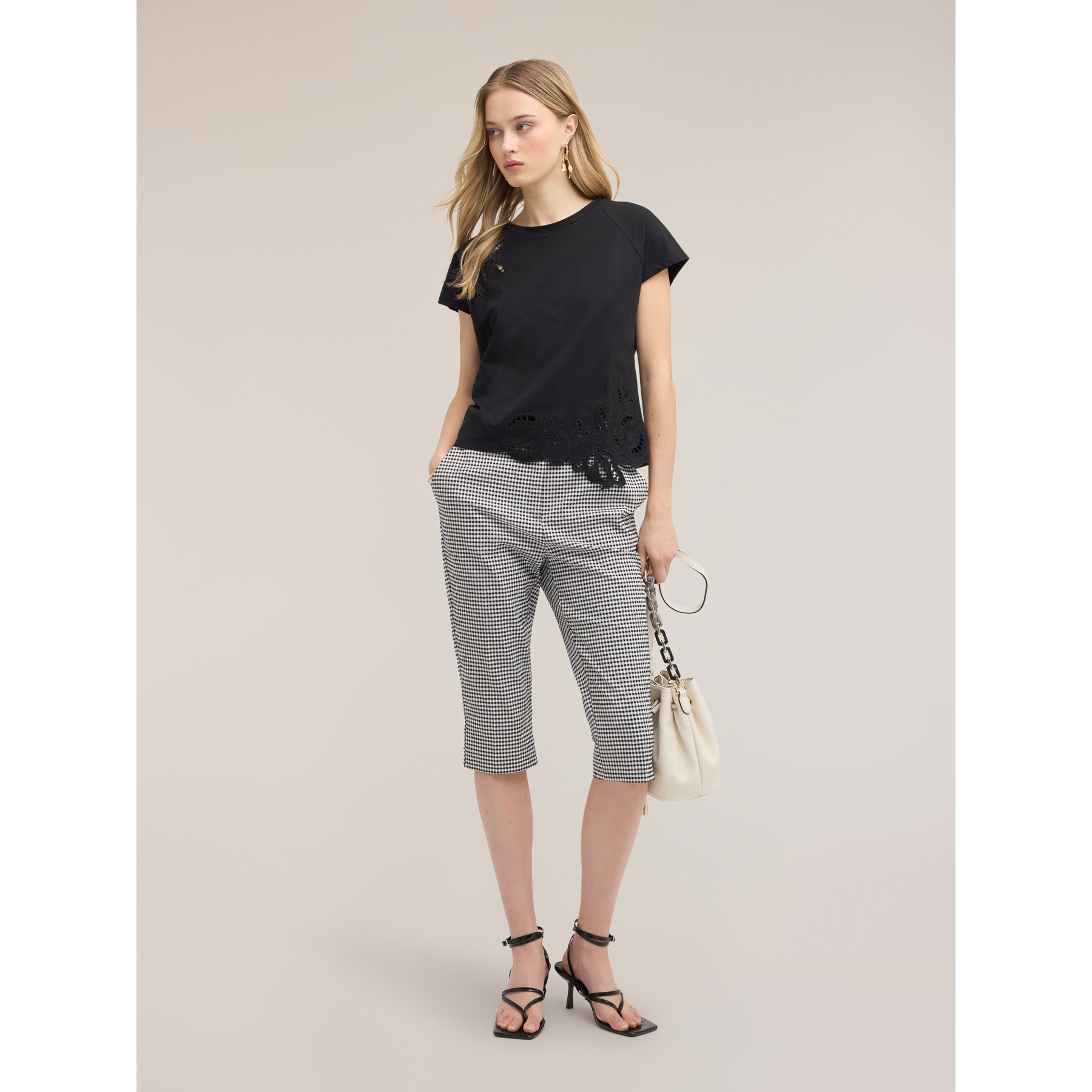 Motivi - T-shirt in jersey con ricami sangallo - Nero