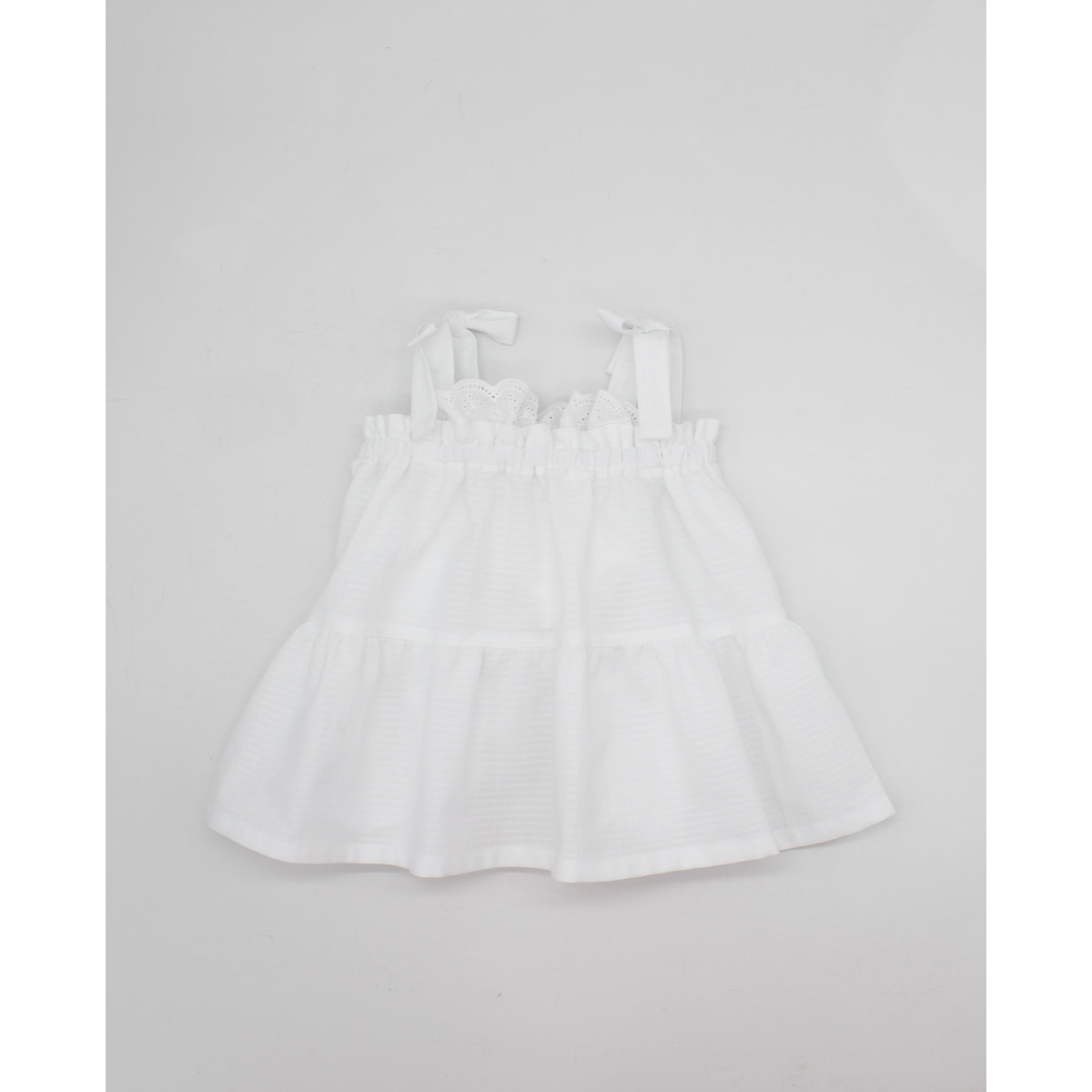 VESTIDO SEERSUCKER BLANCO CON TIRA BORDADA