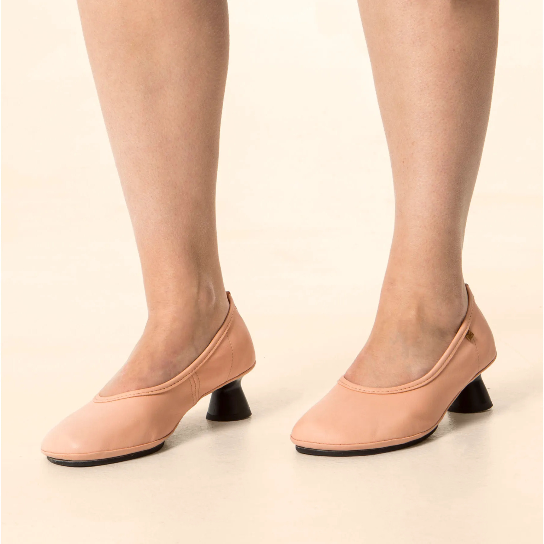 Zapatos con tacón N694 SOFT NAPPA SALMON/ ALMA color Salmon