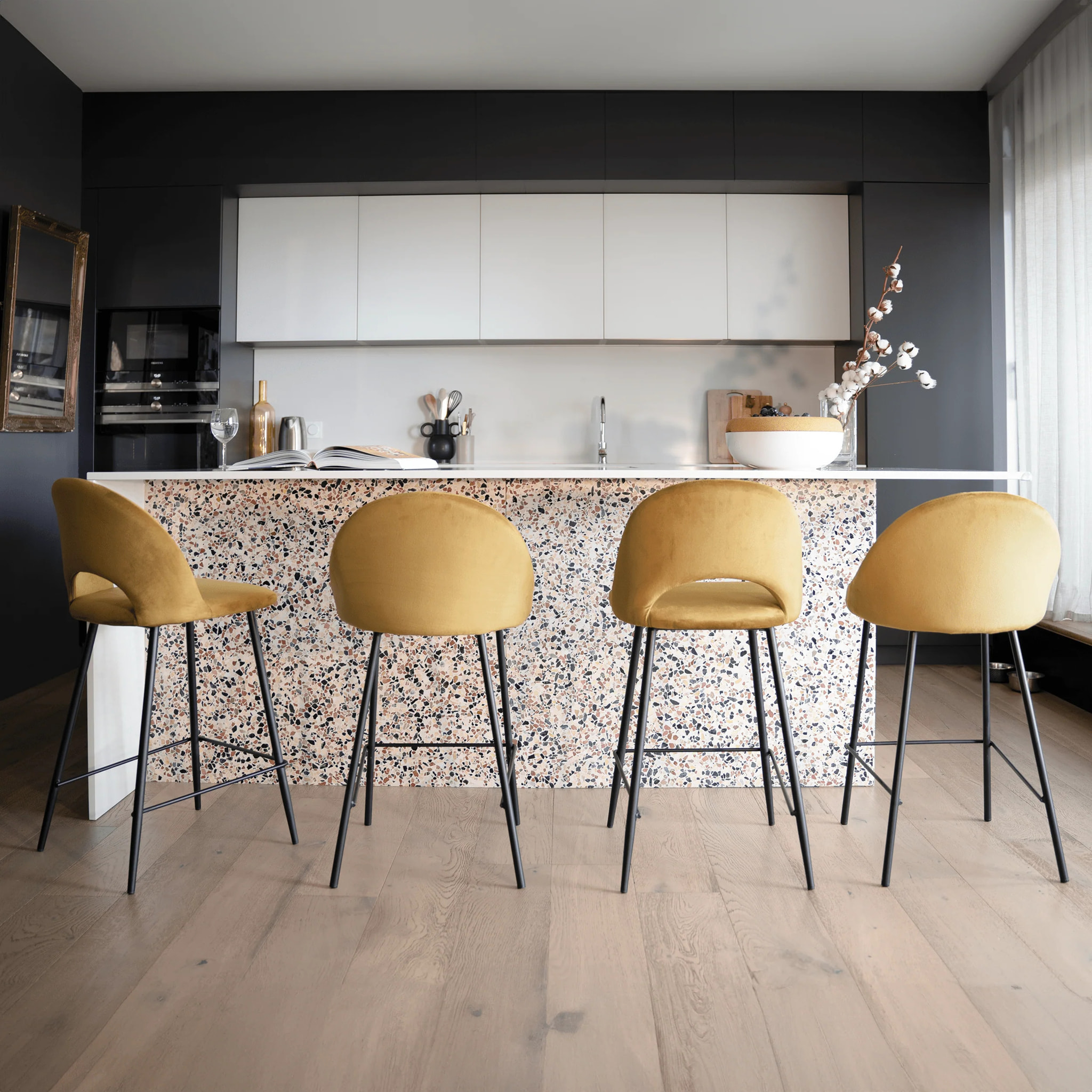 Lot de 2 chaises pour îlot central 65 cm en velours jaune - Misty