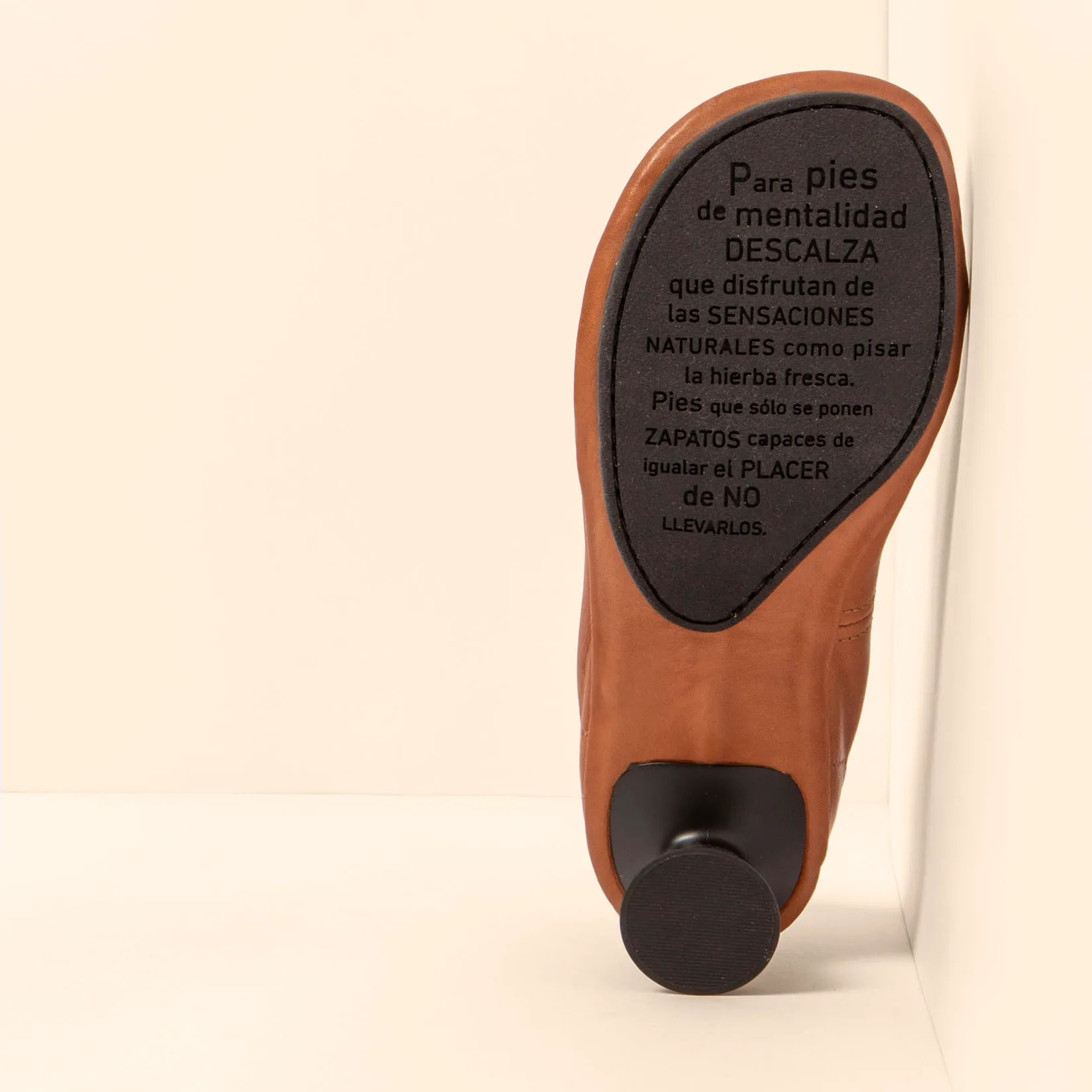 Zapatos con tacón N694 SOFT NAPPA CUERO/ ALMA color Cuero