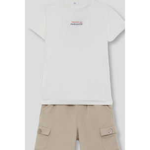 Conjunto de camiseta con estampado "Tropical Paradise" y bermuda cargo con bolsillos laterales con solapa | Color: Tostado | Street Monkey