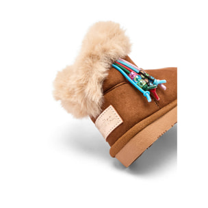 Stivali da bambina in stile australiano con fodera in pelliccia e ciondolo