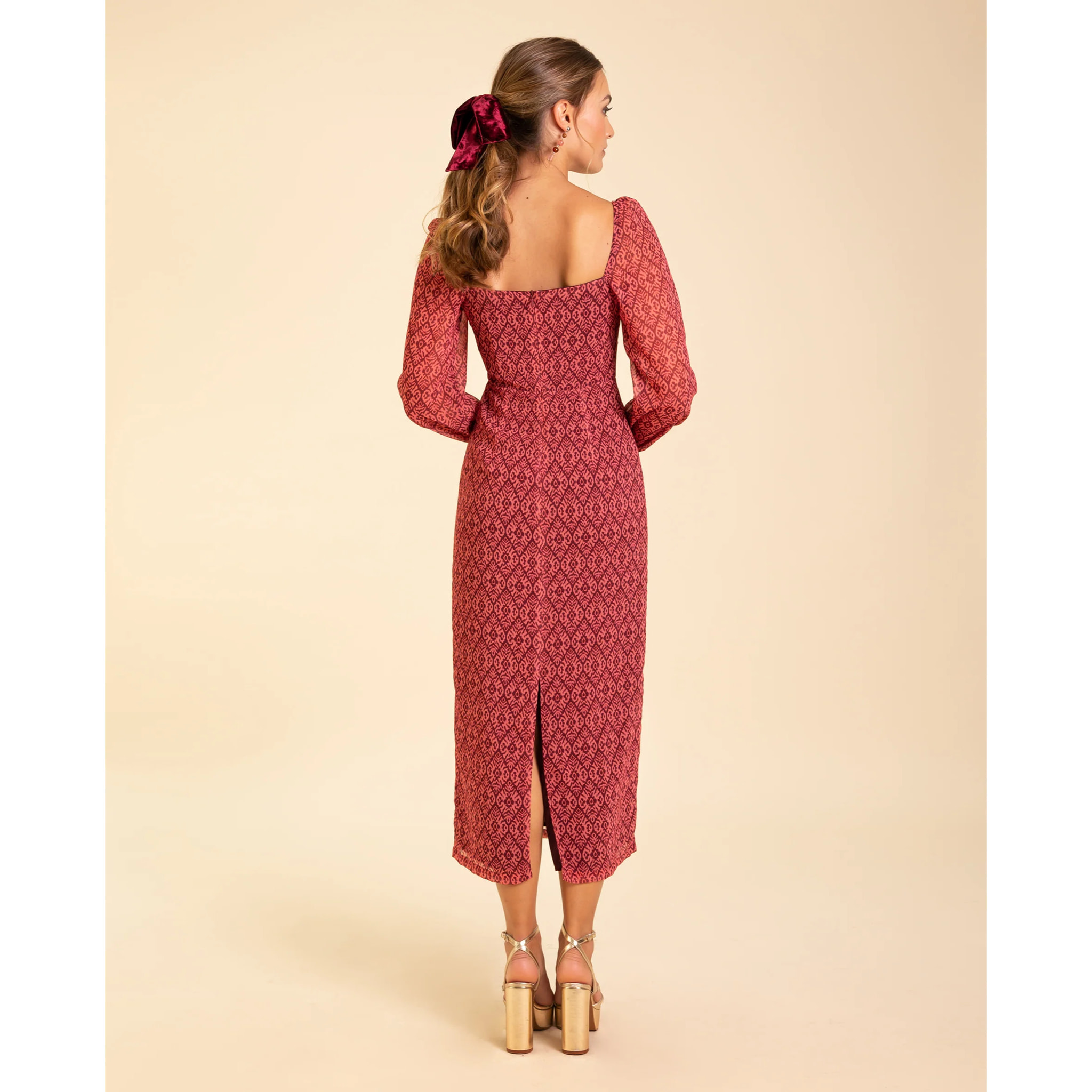 Vestido midi con manga larga