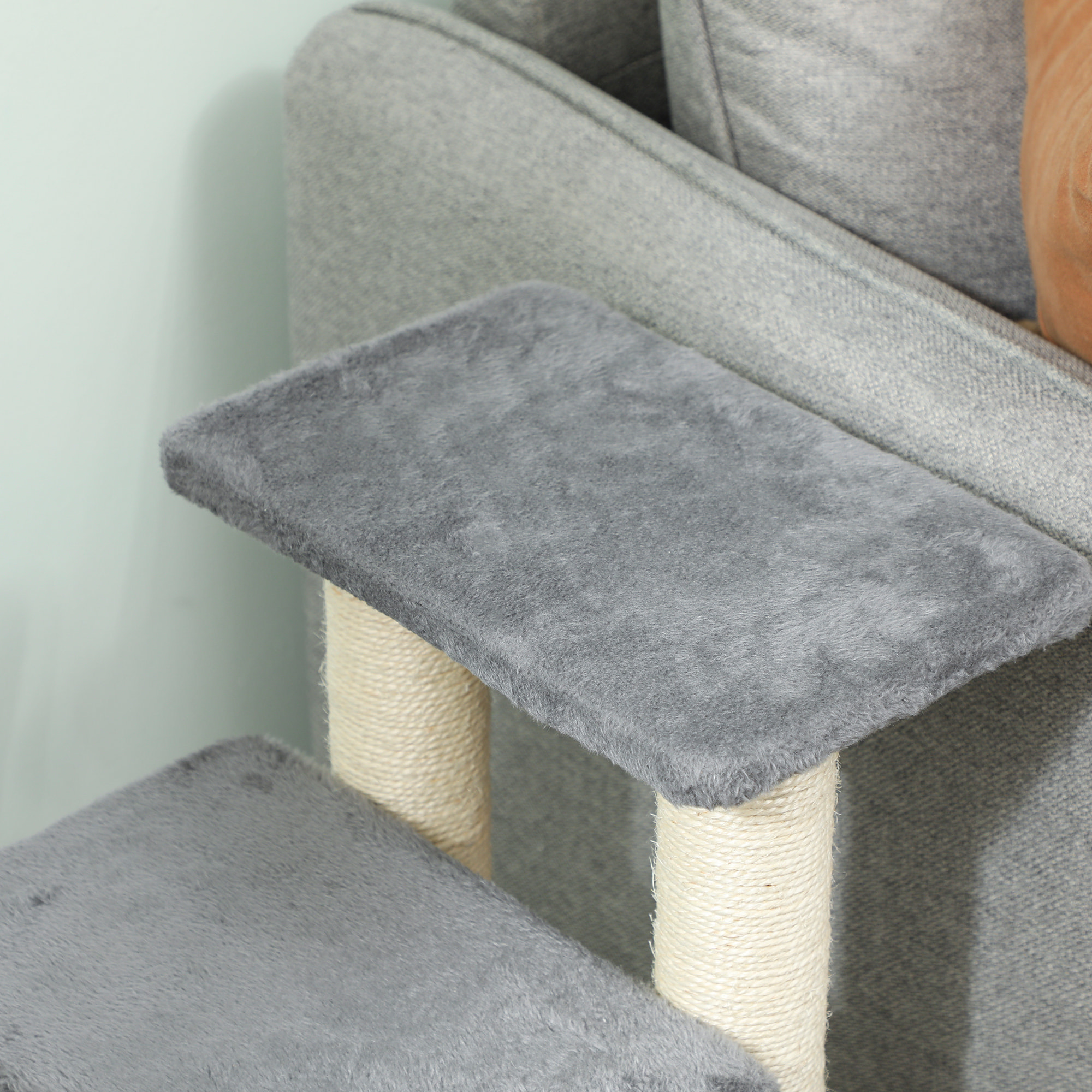 Escalier pour chat 4 marches - 8 poteaux griffoirs, jeu boule suspendue - sisal peluche gris