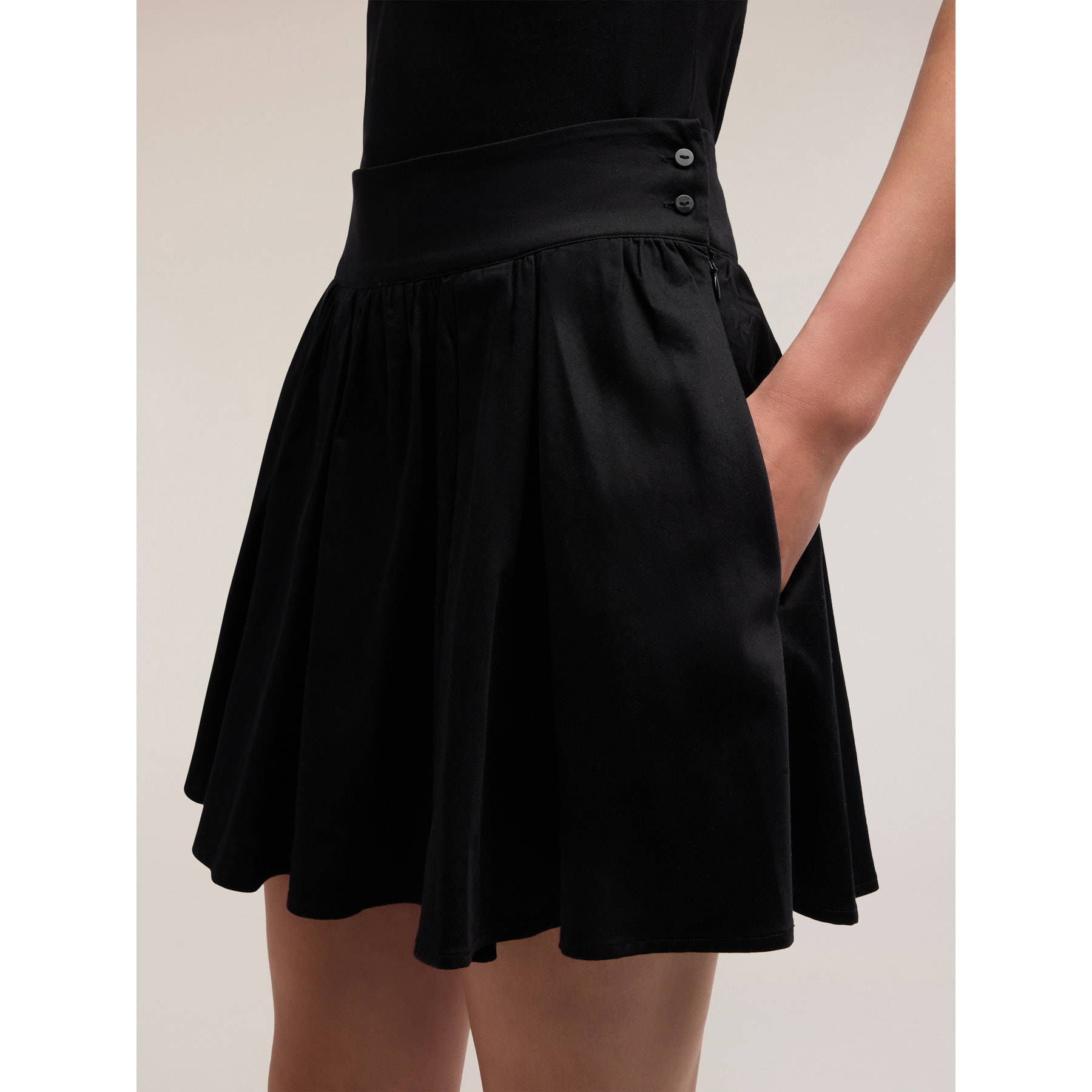 Motivi - Falda corta acampanada - Negro