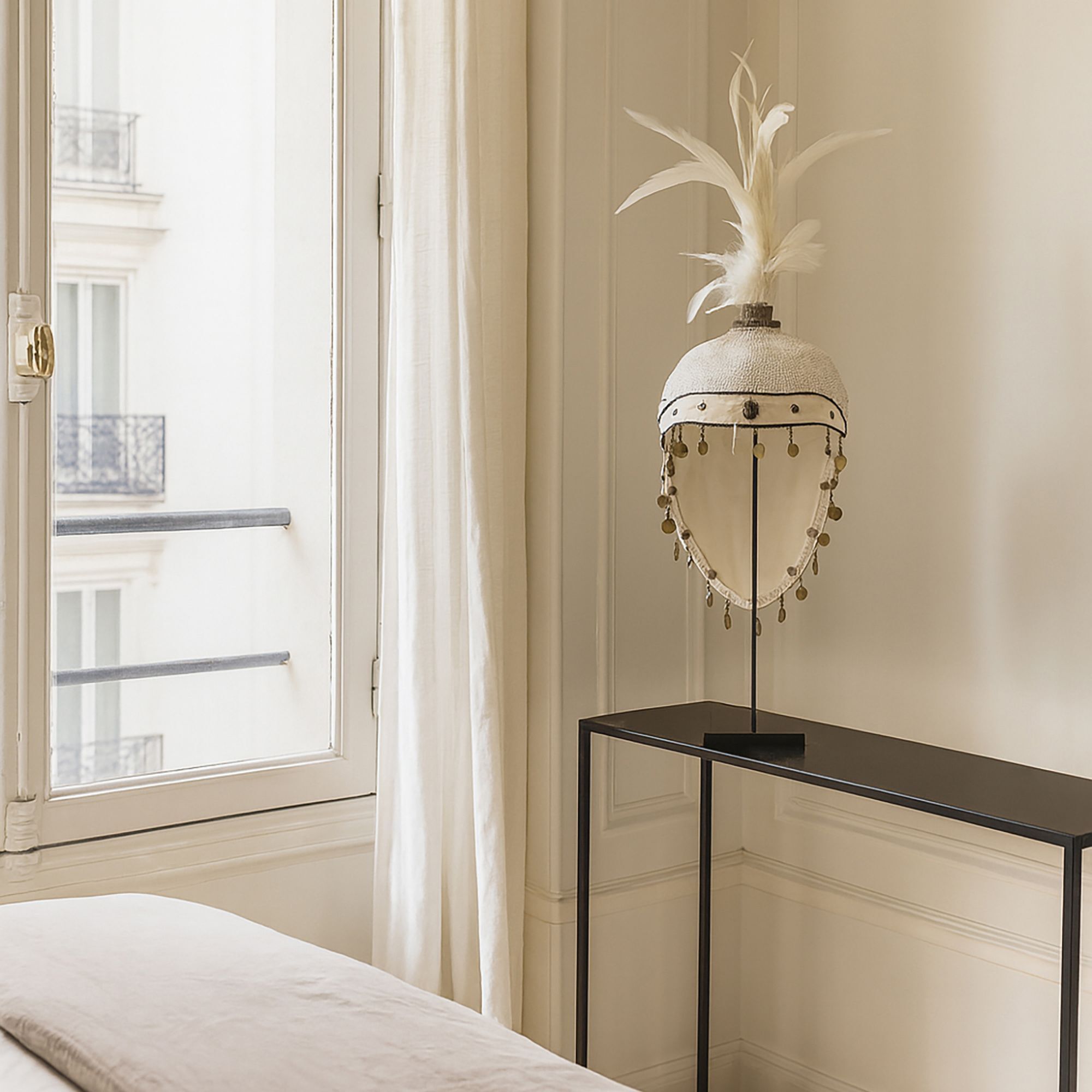 Coiffe traditionnelle en plumes et perles  SANATH