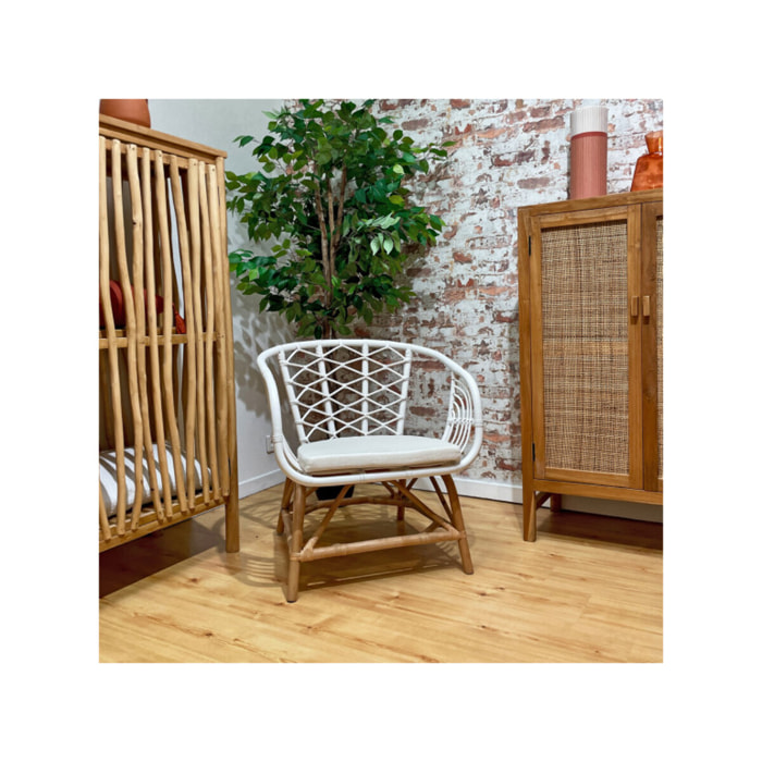 Fauteuil relax en rotin tressé bicolore blanc avec coussin – AURA