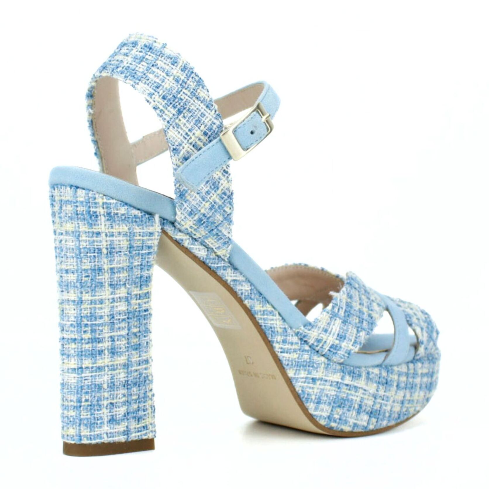 Sandalia chanel cielo con plataforma. Tacón 9 cm