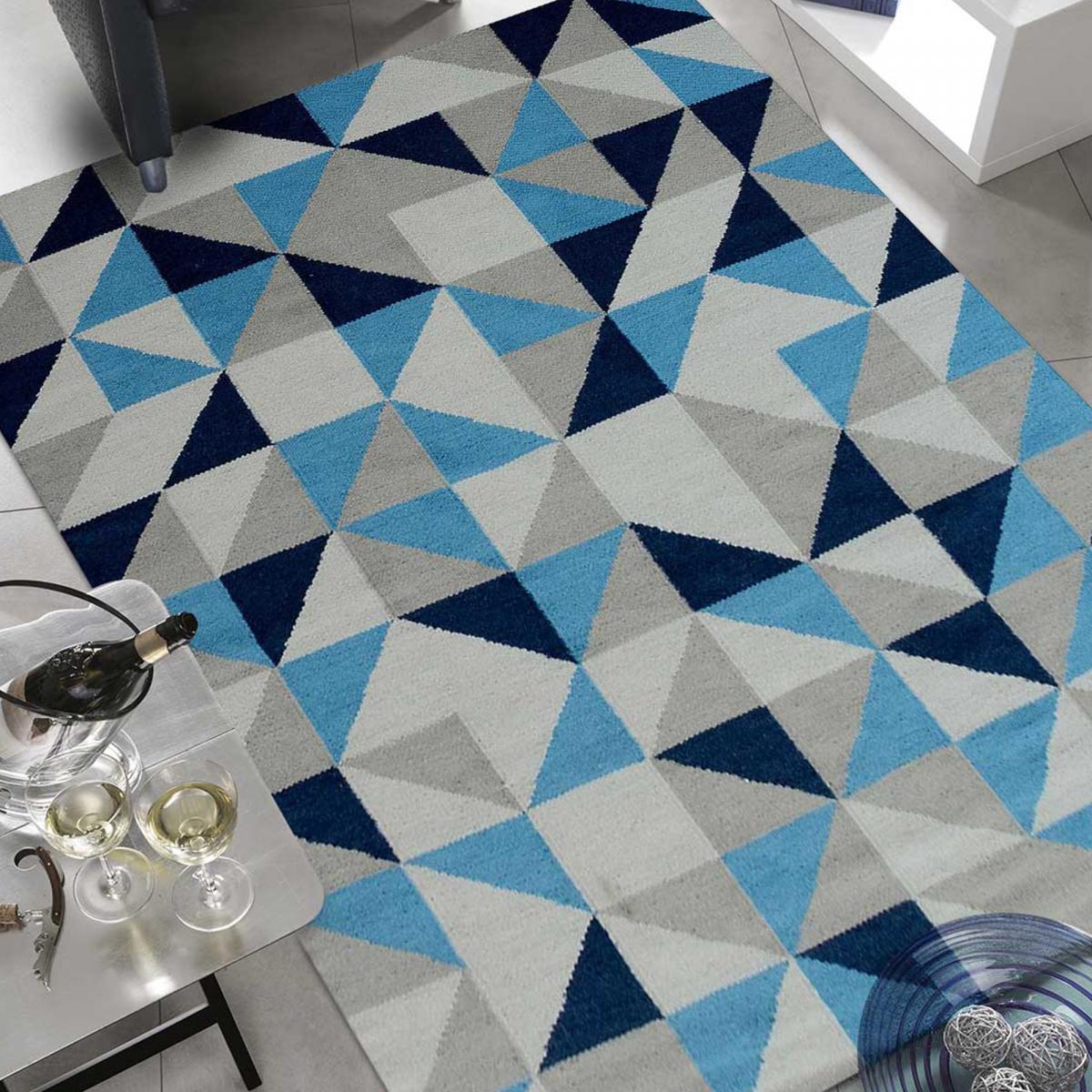 Tapis Kilim tissé à la main en laine motif Géométrique dans les teintes de Bleu