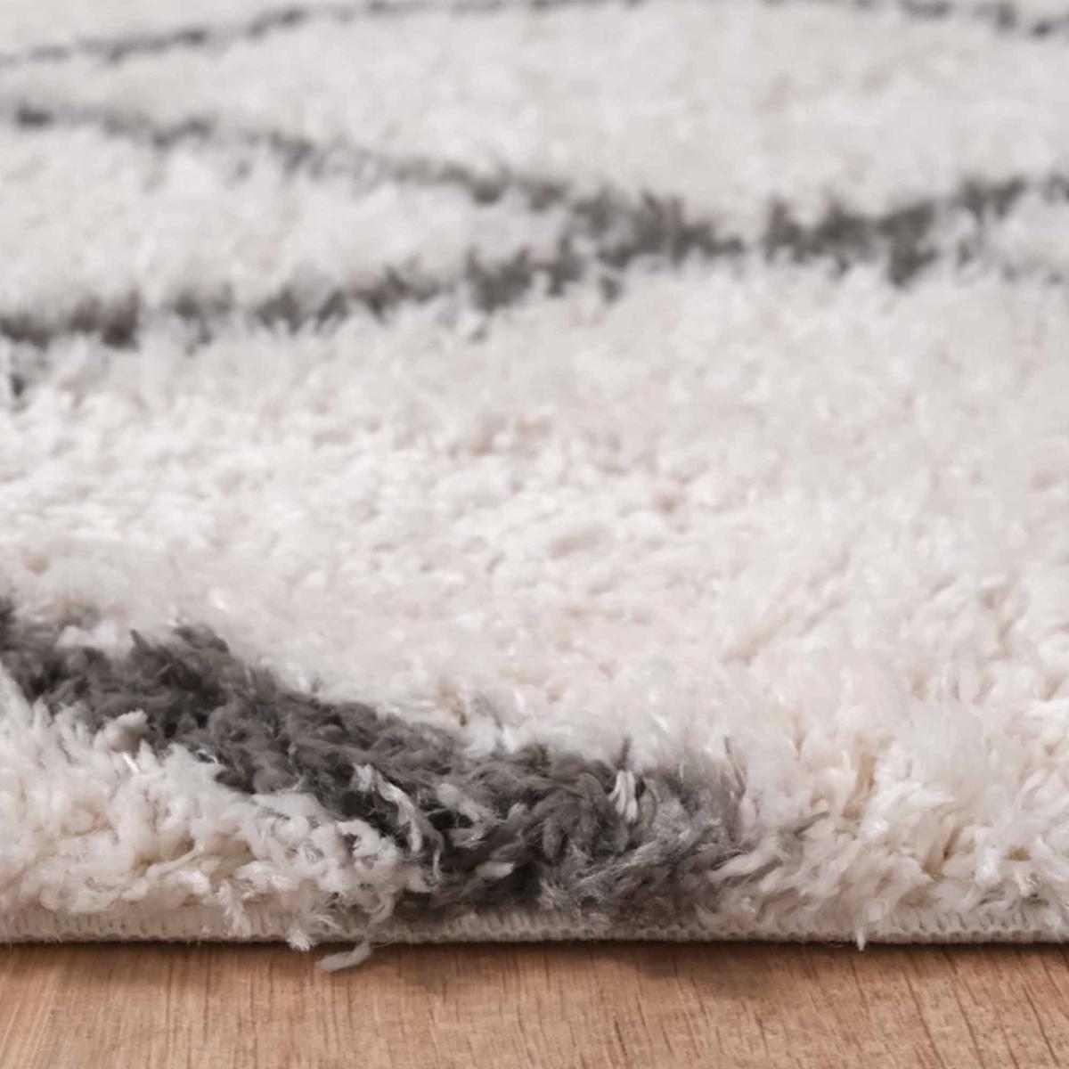 Tapis Shaggy longues mêches et aux motifs traditionnels Berbères