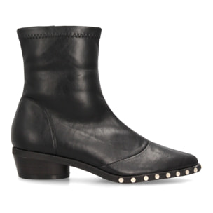 Botines de mujer con tachuelas decorativas