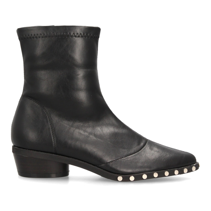 Botines de mujer con tachuelas decorativas