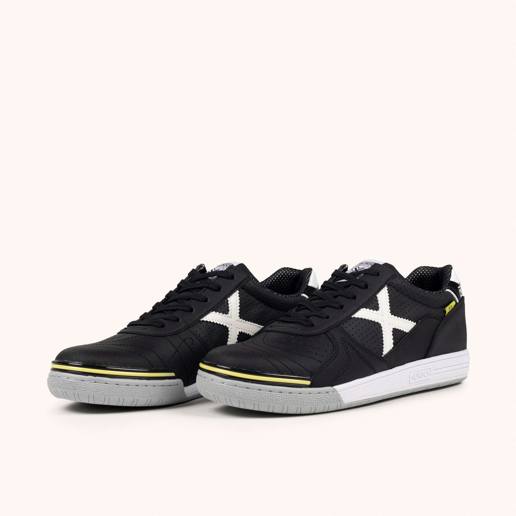 MUNICH G-3 454 Zapatillas fútbol sala Diseño Técnico Negro y Blanco