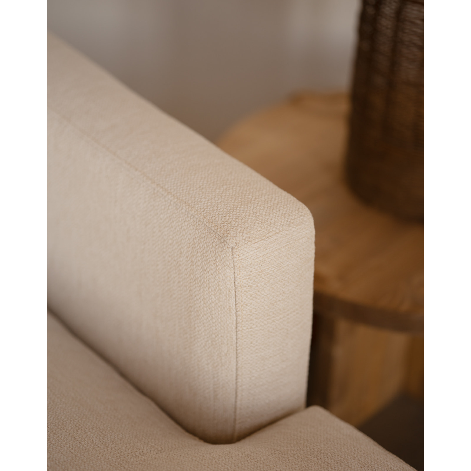 Fauteuil ton blanc cassé de 105x106cm Hauteur: 99 Longueur: 105 Largeur: 106