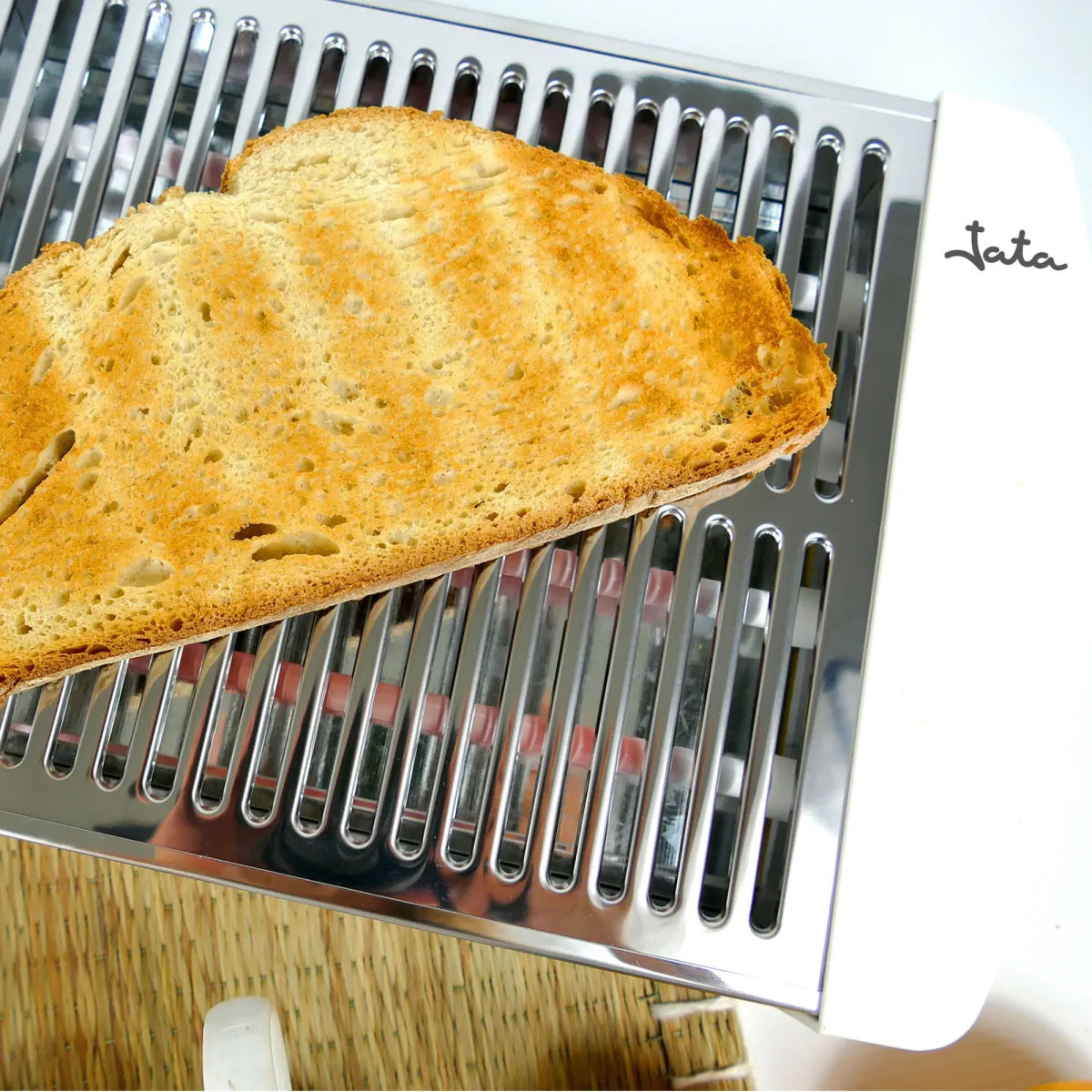 Tostadora horizontal JATA TT589 con 4 barras. 550 W