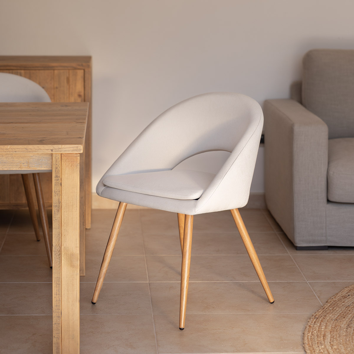 Pack 2 sillas beige de comedor con reposabrazos tapizadas