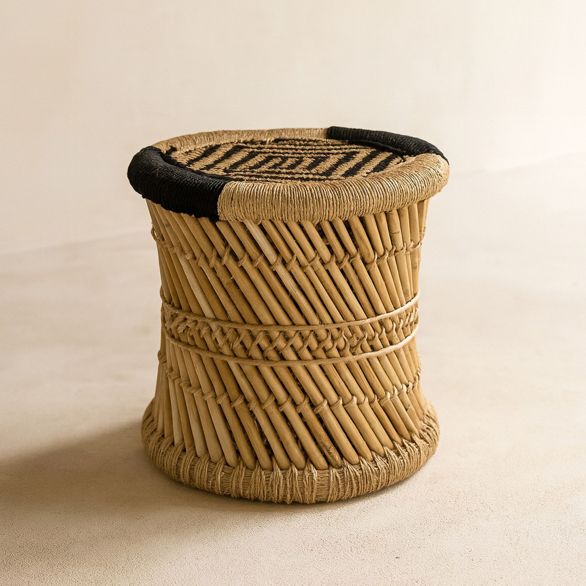 Meuble d'appoint en bambou tressé naturel et noir ZAMZEBE