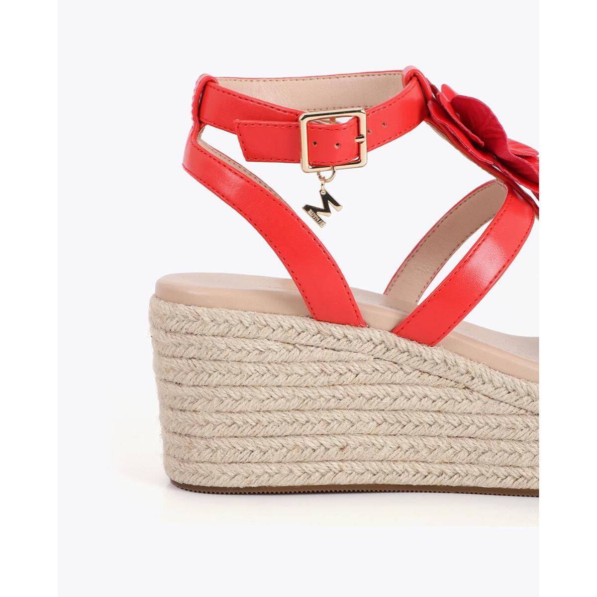 Zeppa con decorazioni floreali