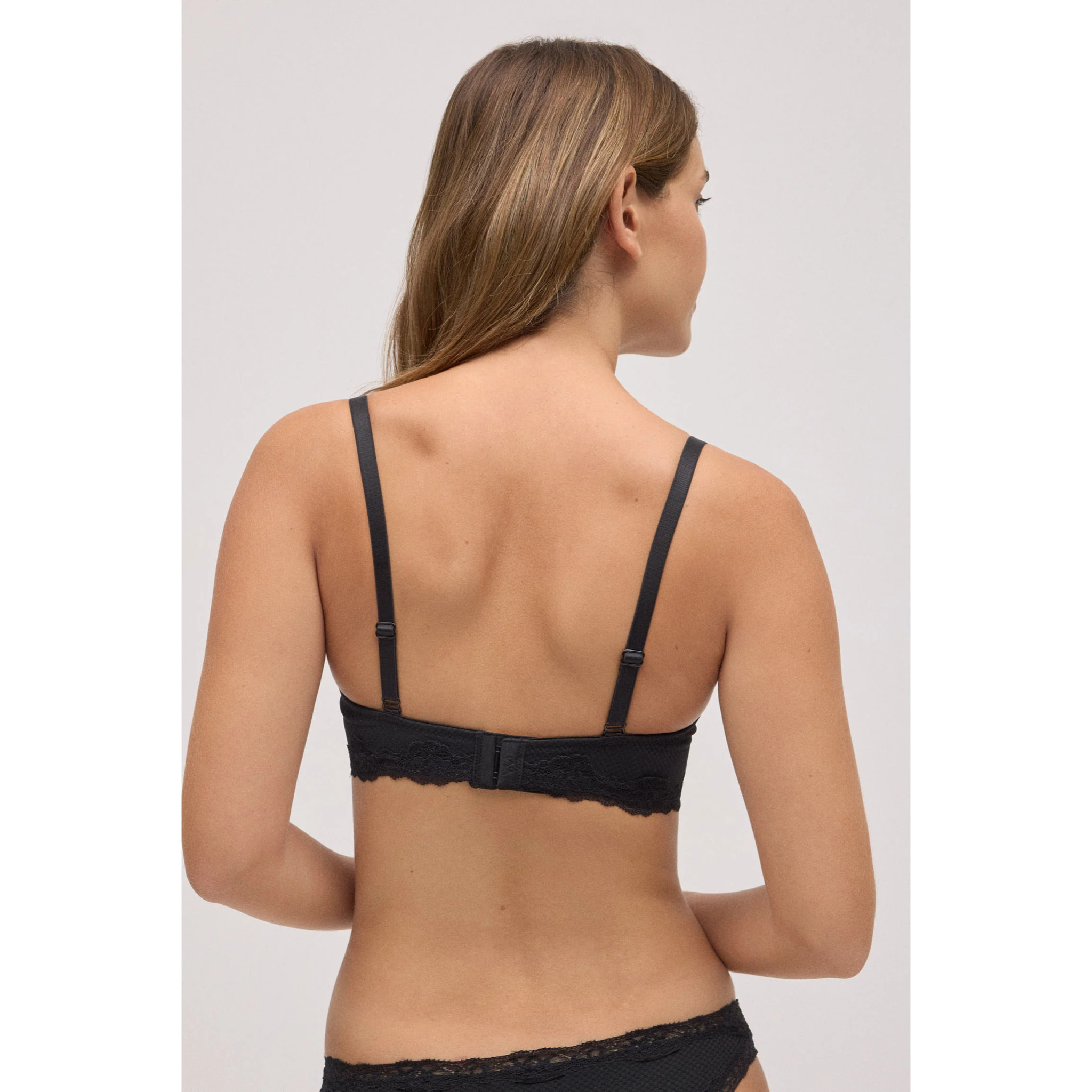 Reggiseno imbottito con ferretto e pizzo nero, coppe B e C