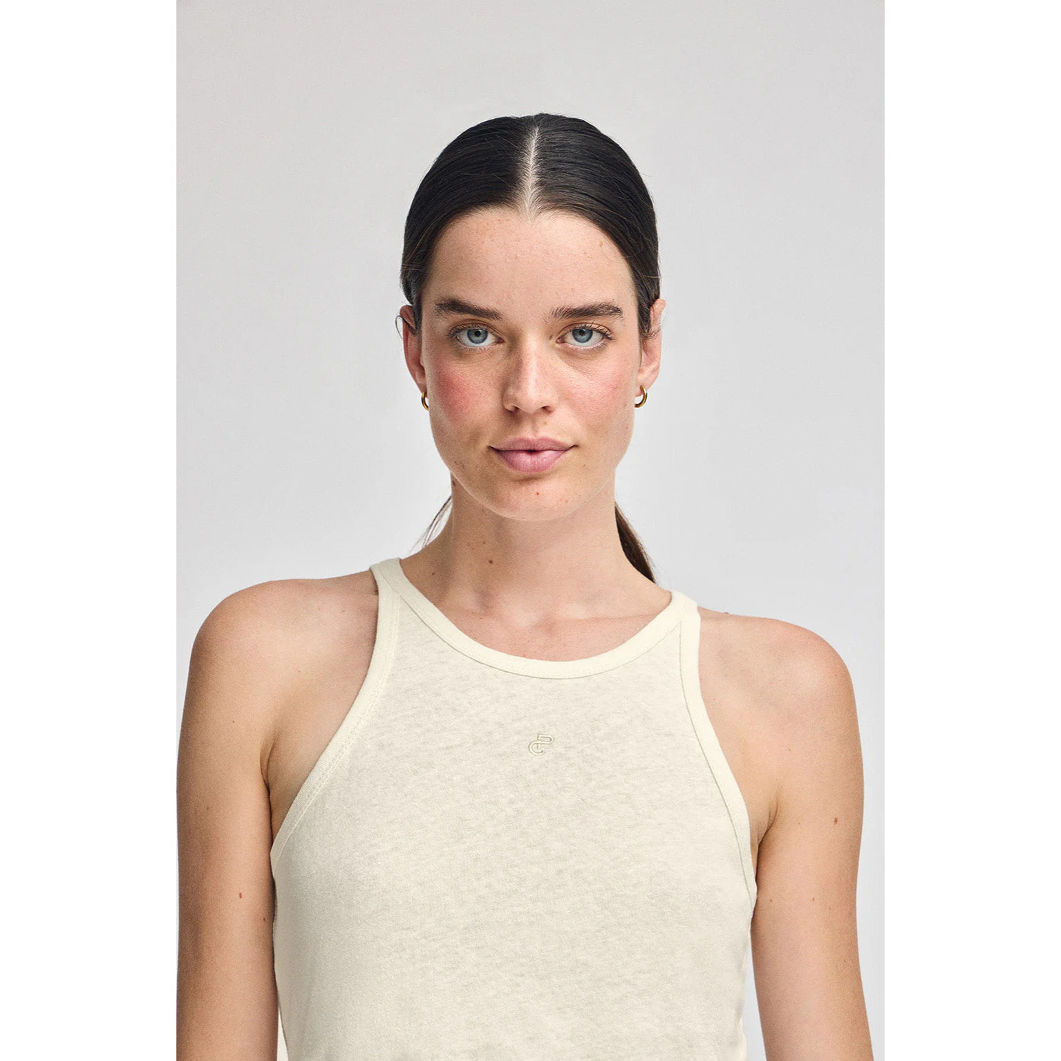 Maglietta ecrù in lino e cotone con monogramma ricamato