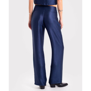 Pantalón recto con detalle de cintura ancha