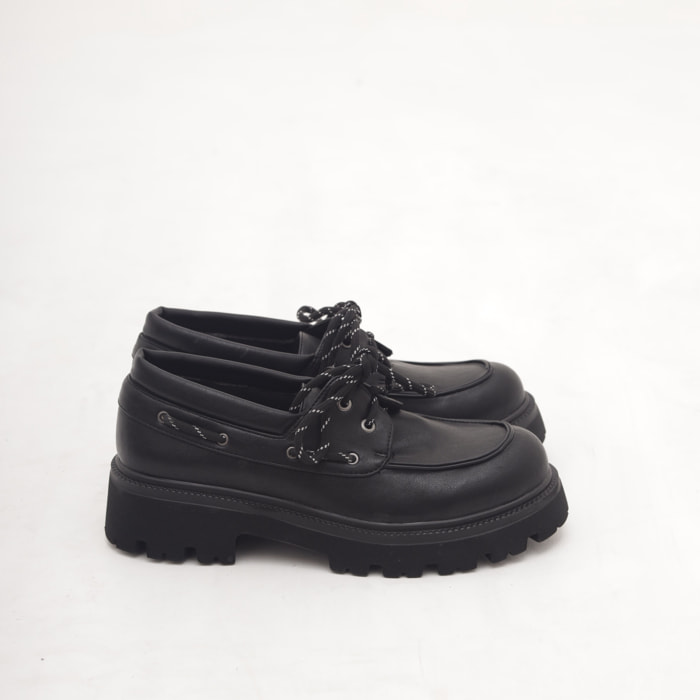 SCARPA STRINGATA VELA NERO