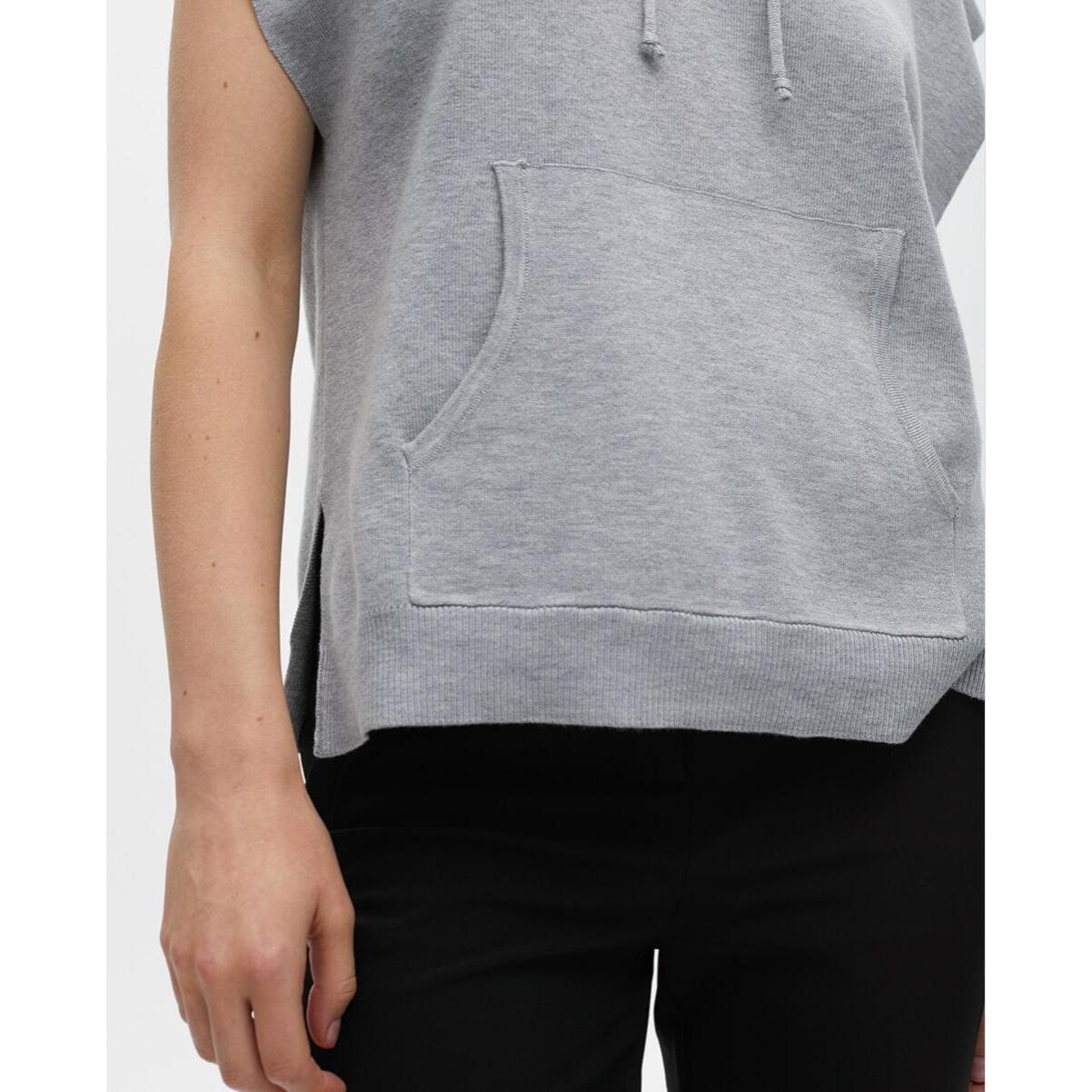 Gilet felpato con cappuccio e applicazioni sulle spalle