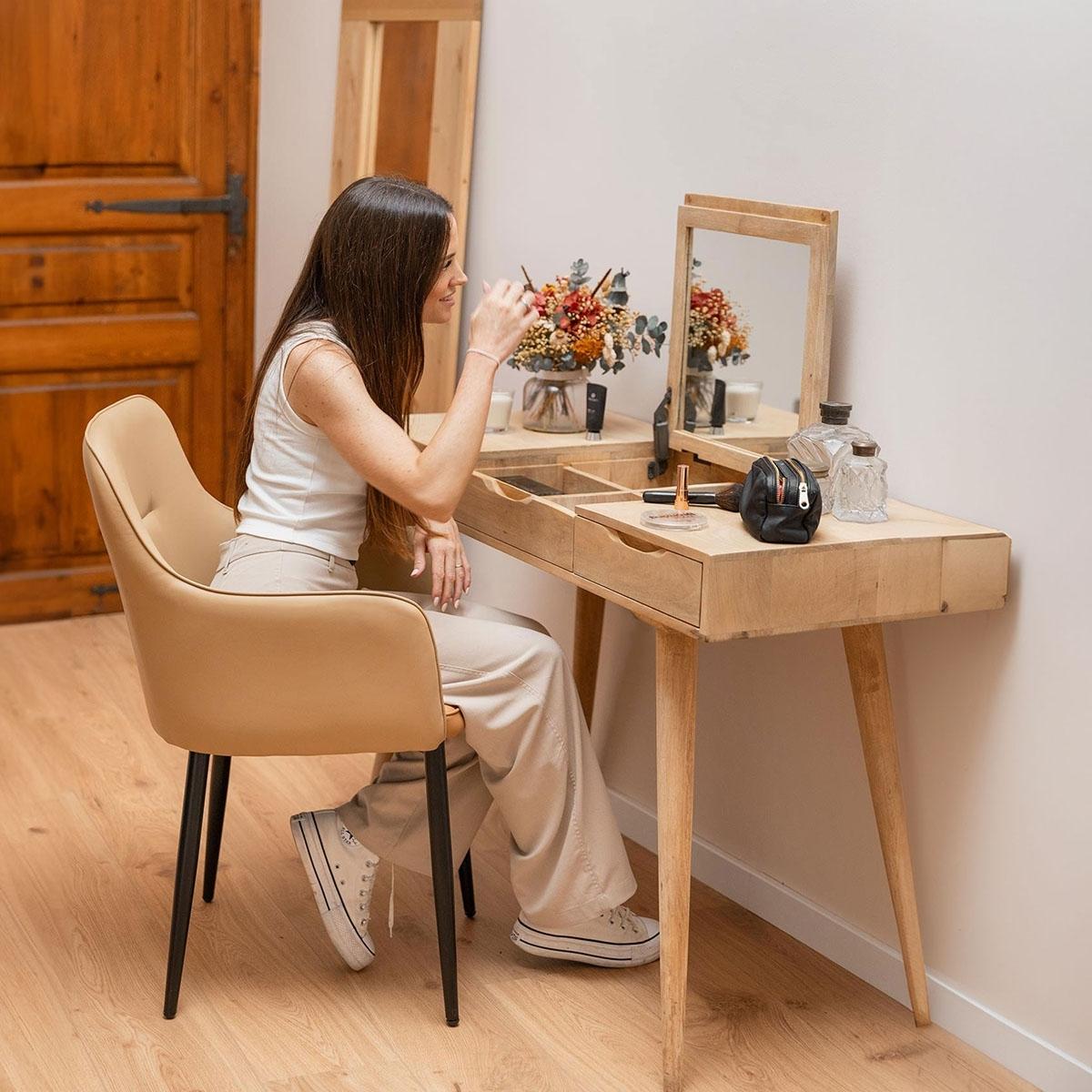 Sillón salón marrón de diseño orejero con reposabrazos butaca comedor