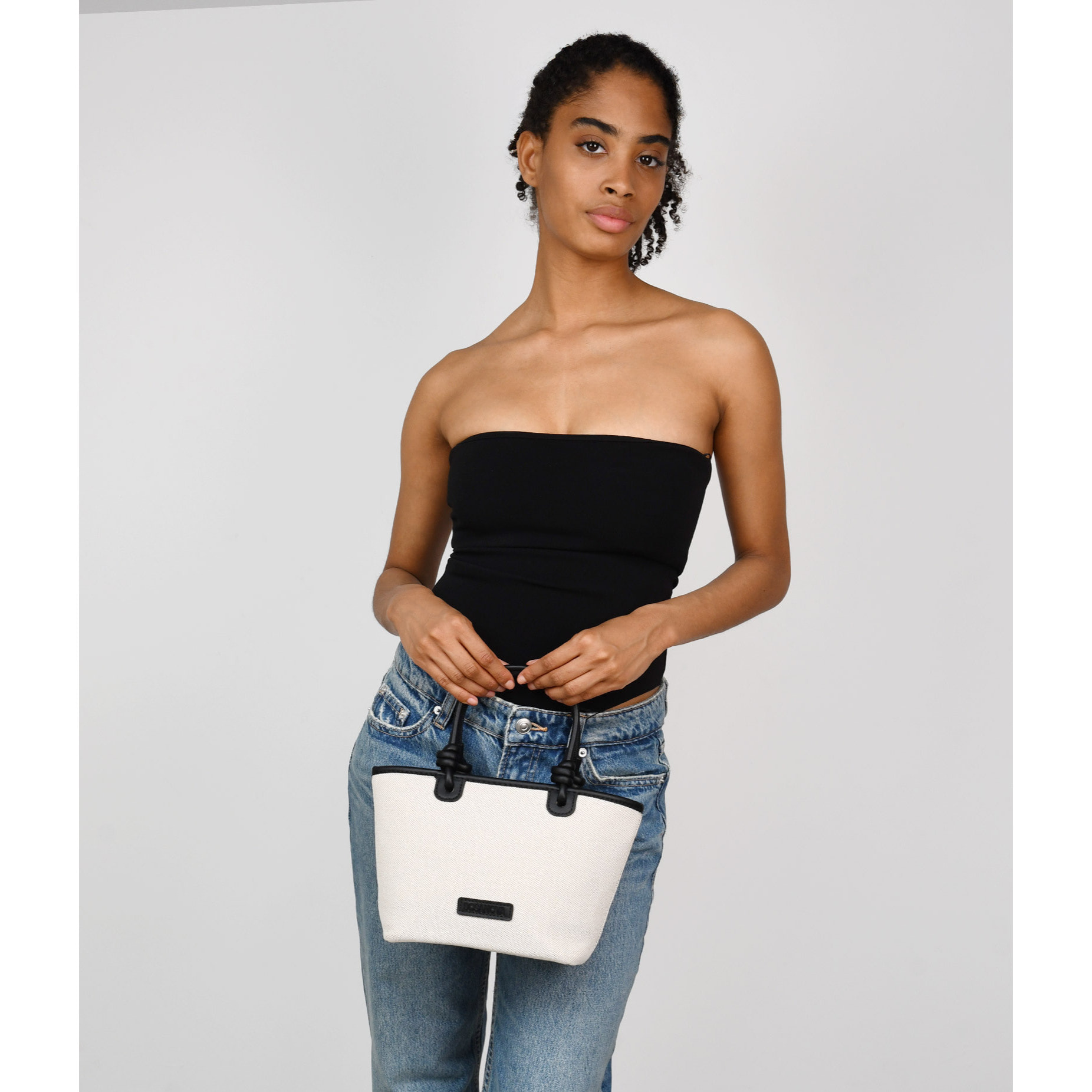 Bolso de mano canvas beige con cremallera