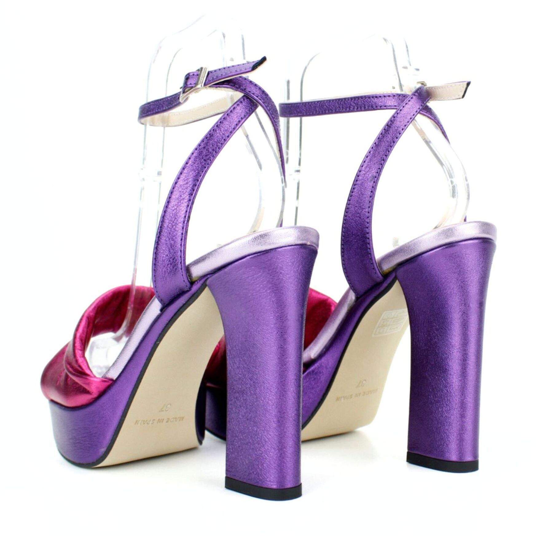 Sandalia con plataforma. Tacón 9 cm.