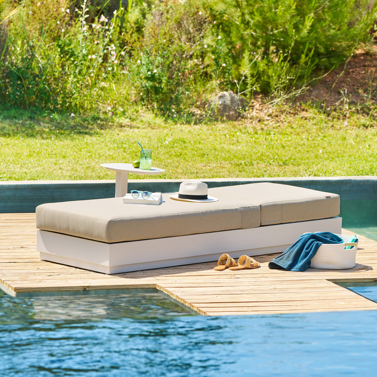 Lit de piscine "Allure" avoine polyester et aluminium