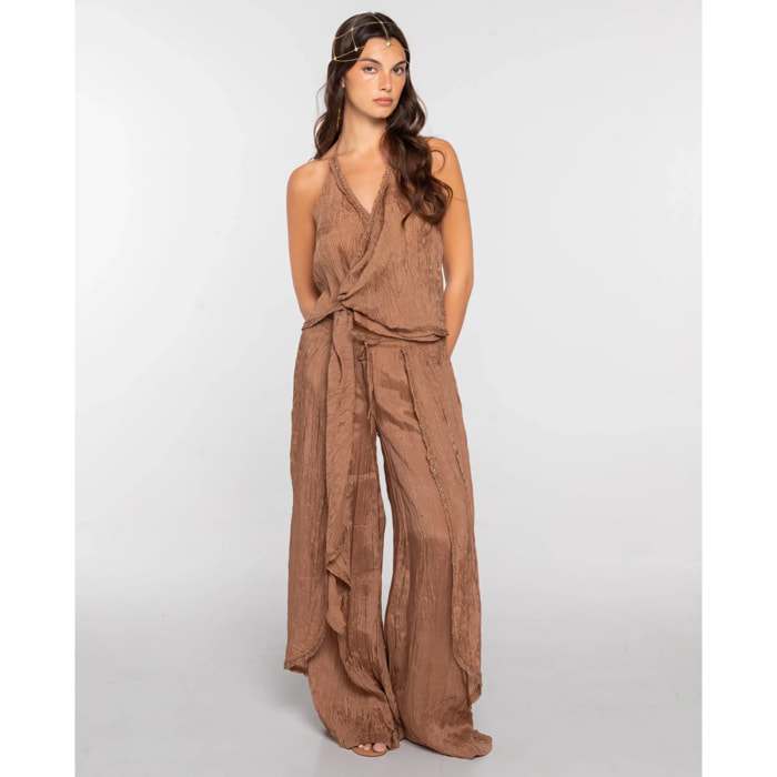 Pantalón ancho de mujer fluido con capas y abalorios