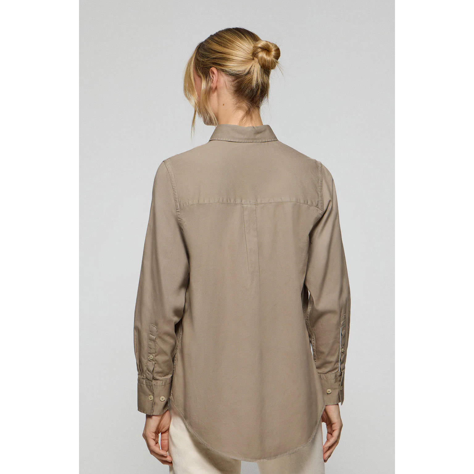 Camicia Simona cammello loose fit con monogramma ricamato PC