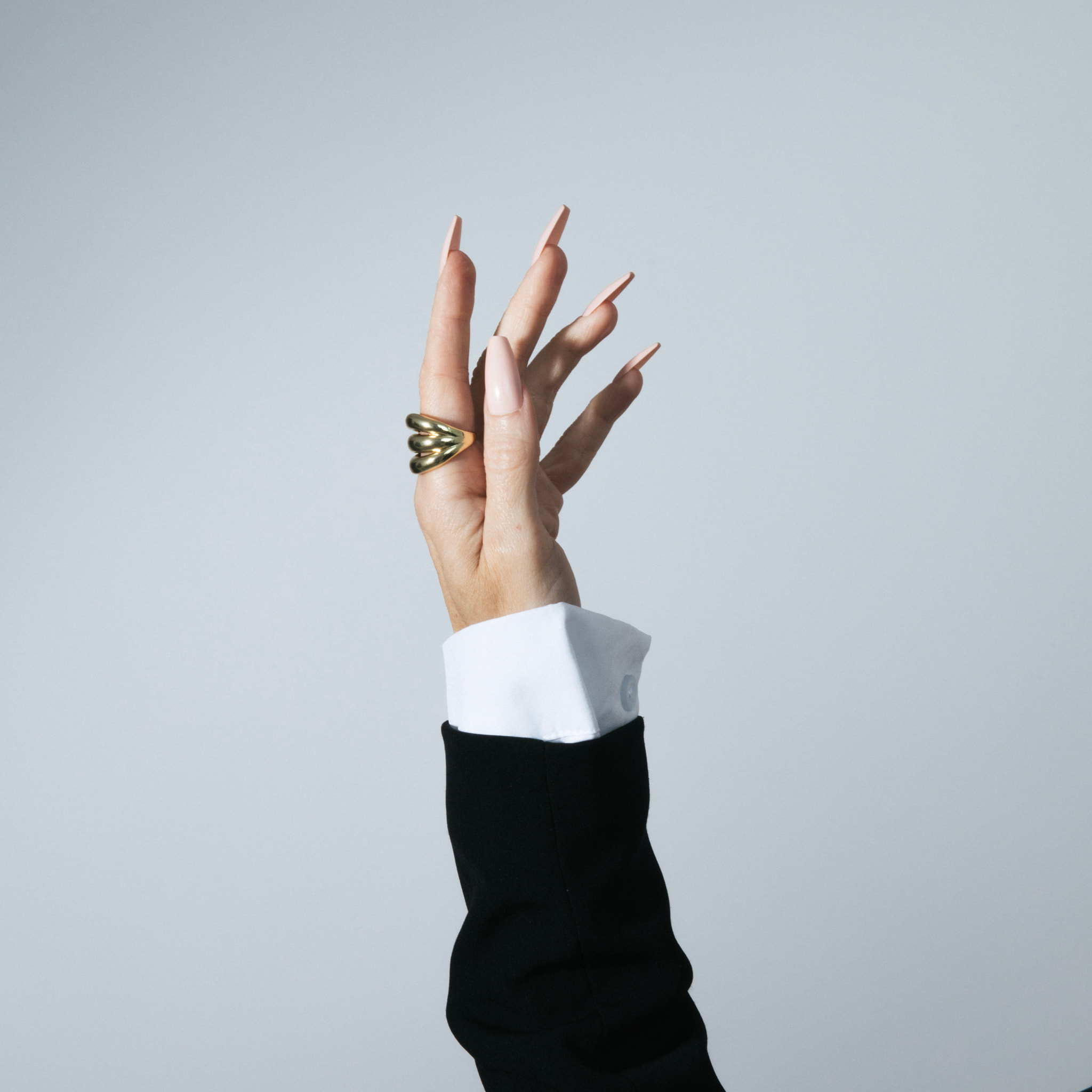 Anillo LUX BY LUX acabado oro amarillo 18k