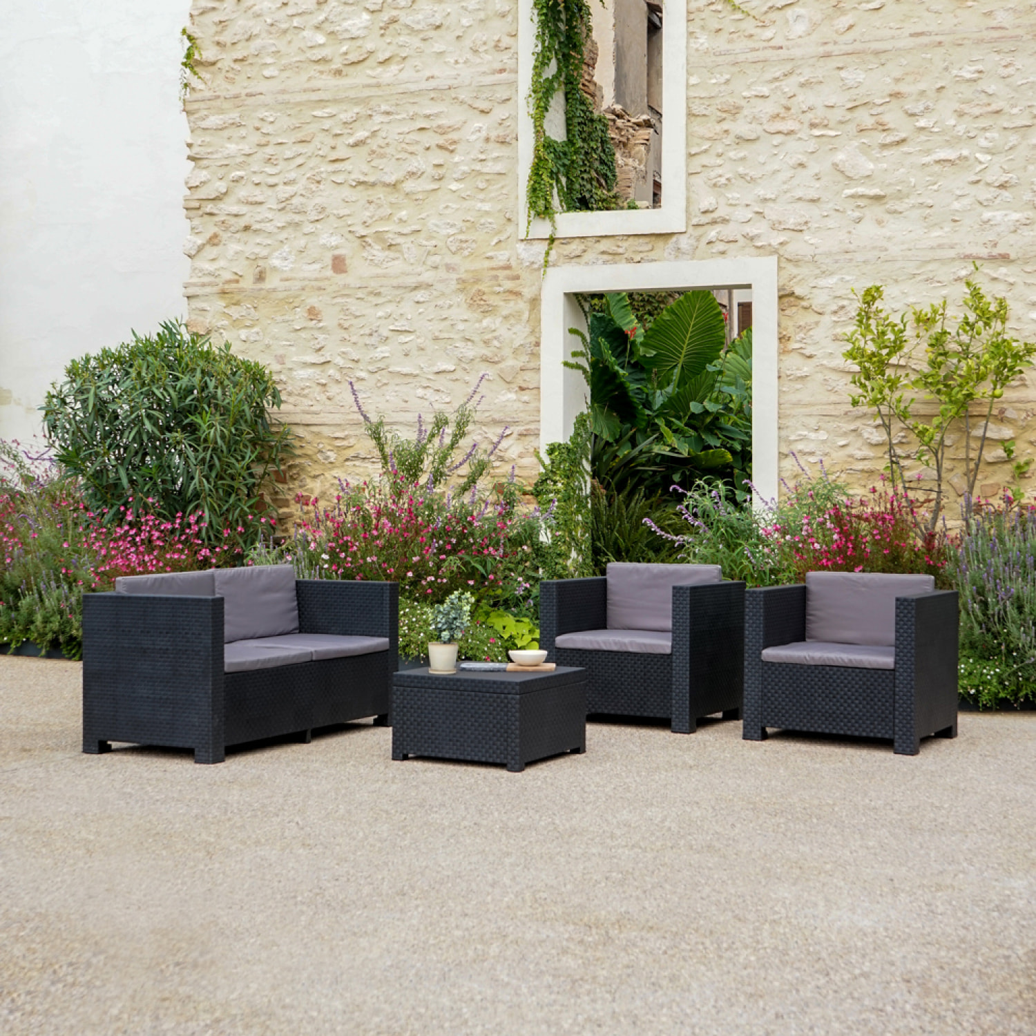 Salon de jardin 4 places en résine tressée avec table et coffre de rangement gris ALICE