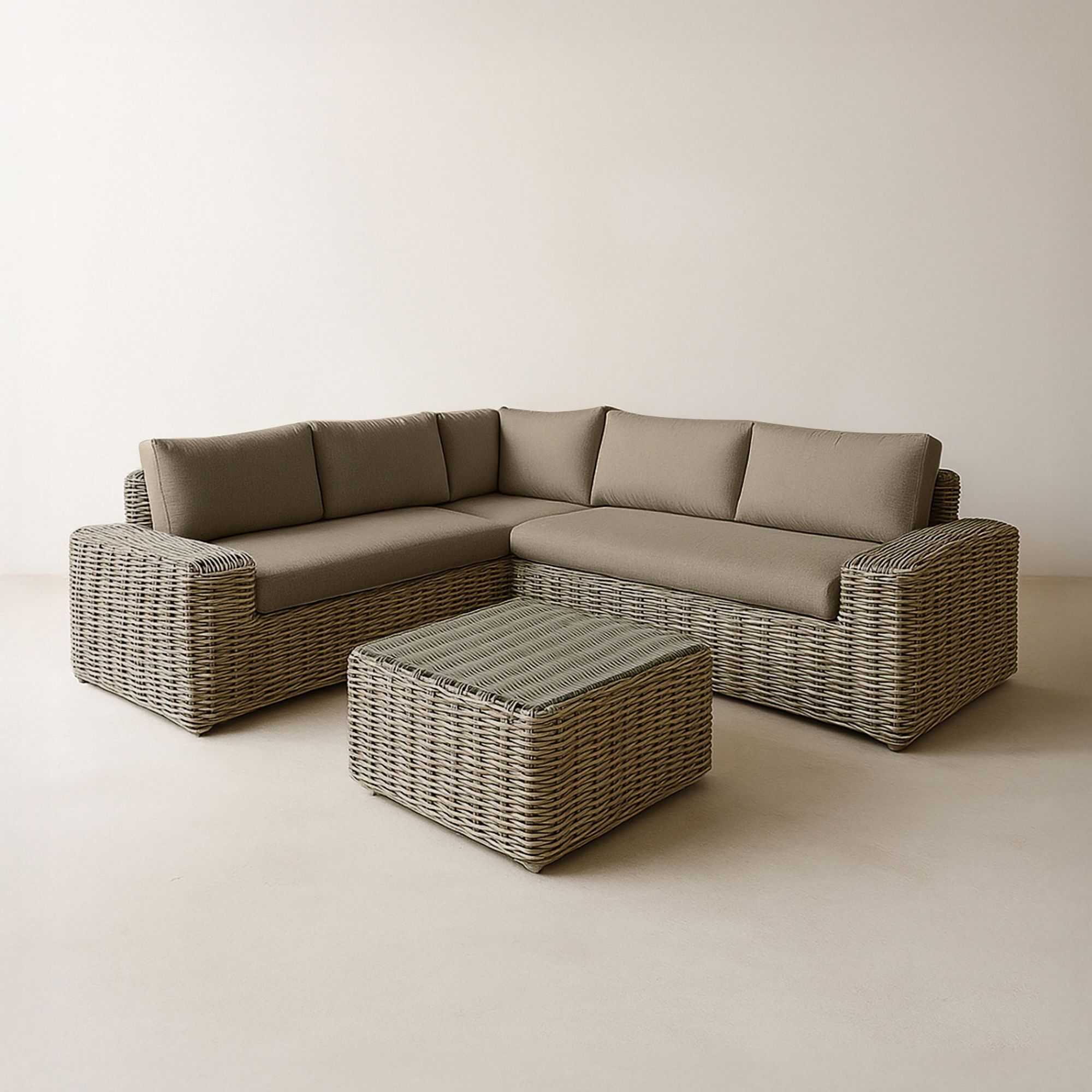 Salon de jardin 7 places en résine tressée effet rotin et coussin gris ANTIGUA