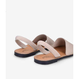 Abarcas planas en piel beige