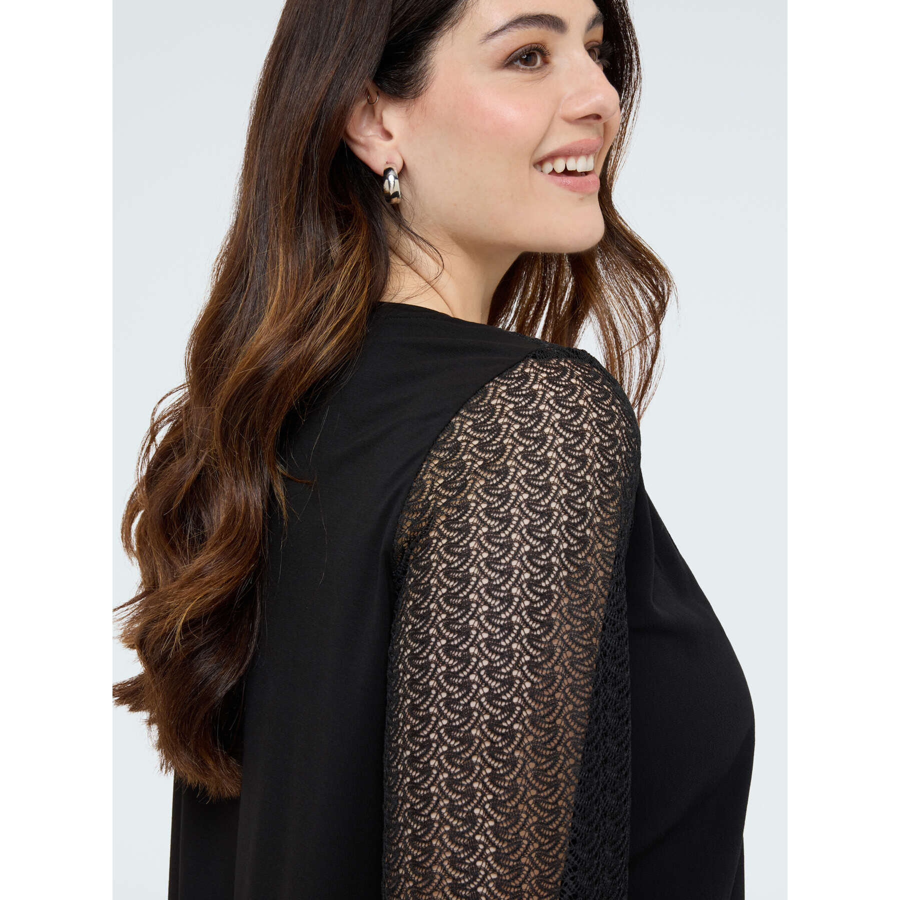 Fiorella Rubino - T-shirt bimaterica con maniche crochet - Nero