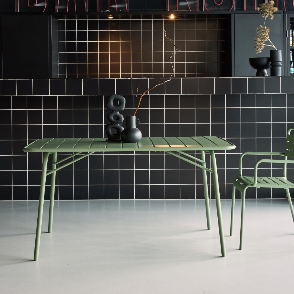 Table de jardin pliante métal 6 places. vert. Amelia. 140x80cm. traitement antirouille. lattes et bords arrondis