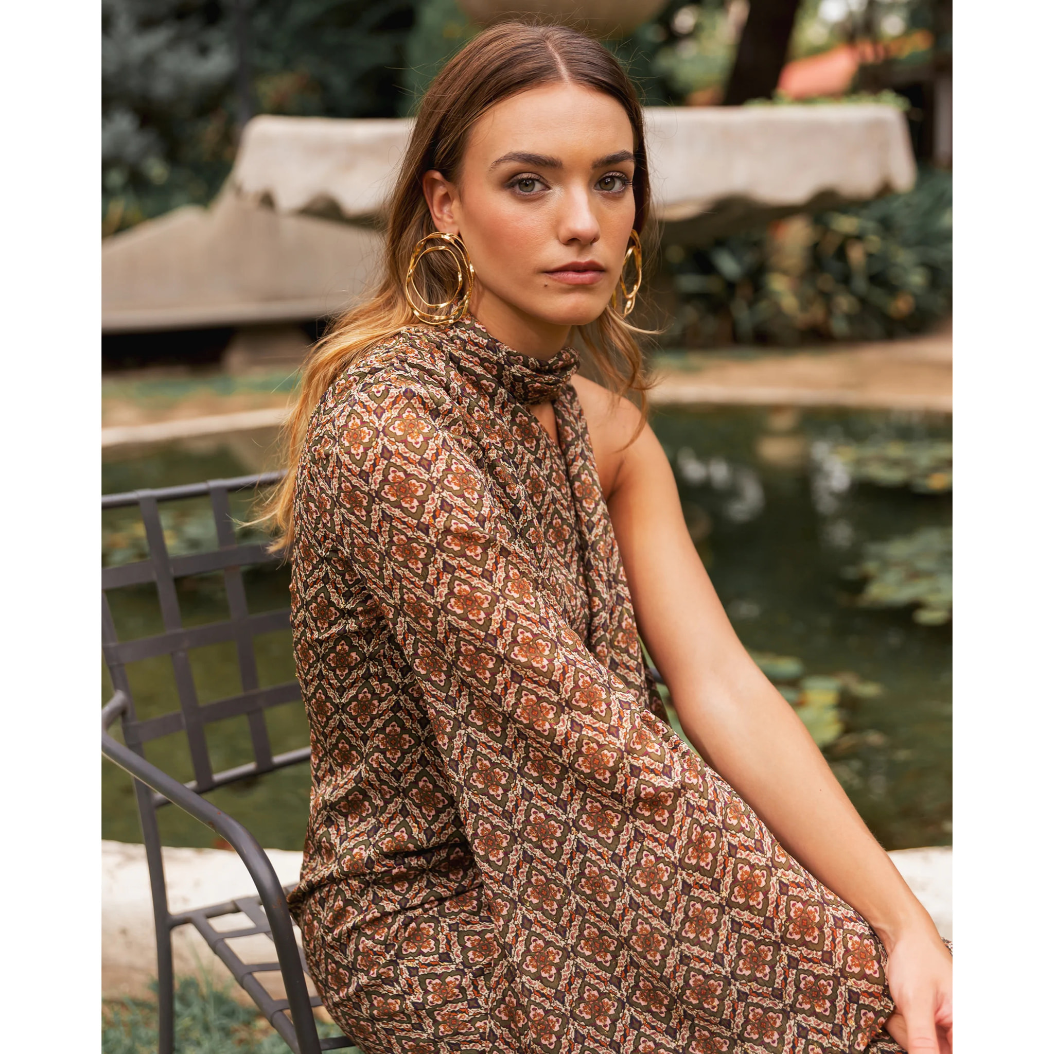 Vestido midi asimétrico con lazada