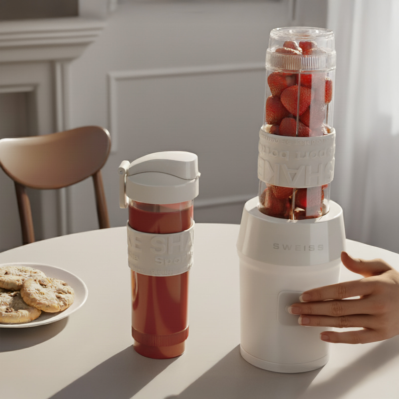 SWEISS Mini Batidora Portátil MOOV8, 2 Botellas de 570 ml con Tapas de Viaje, 4 Cuchillas de Acero Inoxidable, 300W, Beige