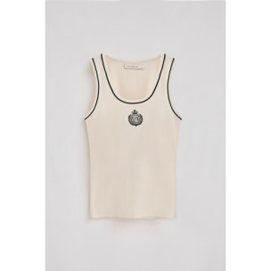 Camiseta color crudo de tirantes con escudo náutico