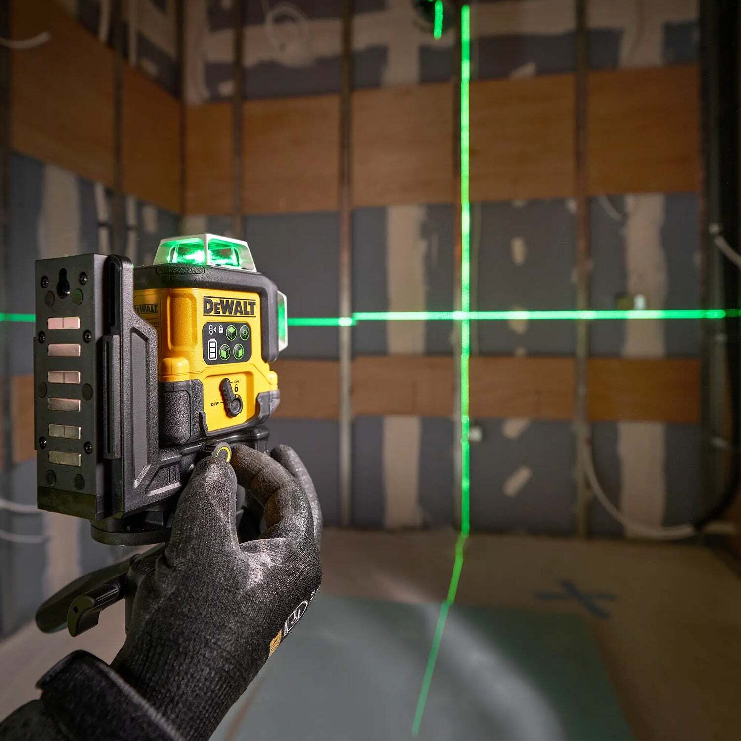 Niveau laser 3 lignes faisceau vert - DEWALT - étui de transport - DCLE14361GB-XJ